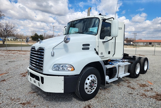 2017 MACK CXU613 Pinnacle Conventional