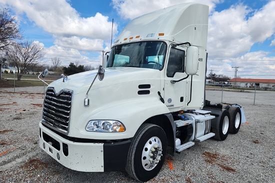 2017 MACK CXU613 Pinnacle Conventional
