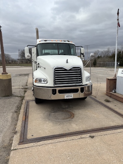 2015 MACK CXU613 Pinnacle Conventional