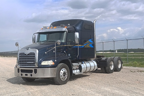 2013 MACK CXU613 Pinnacle Conventional