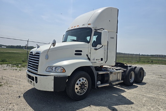 2017 MACK CXU613 Pinnacle Conventional