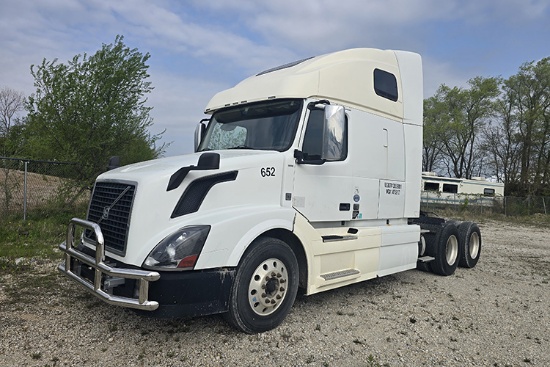 2013 VOLVO VNL64T-670 Conventional