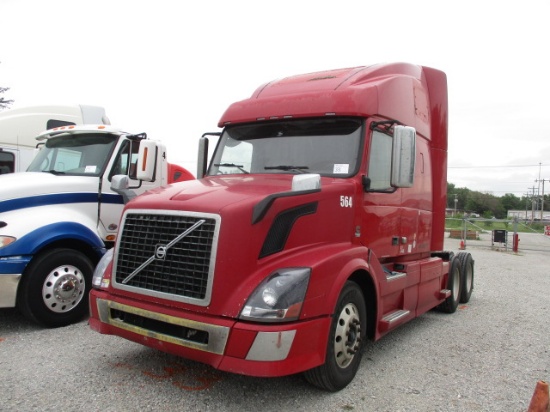 2010 VOLVO VNL64T-670 Conventional