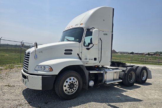 2018 MACK CXU613 Pinnacle Conventional