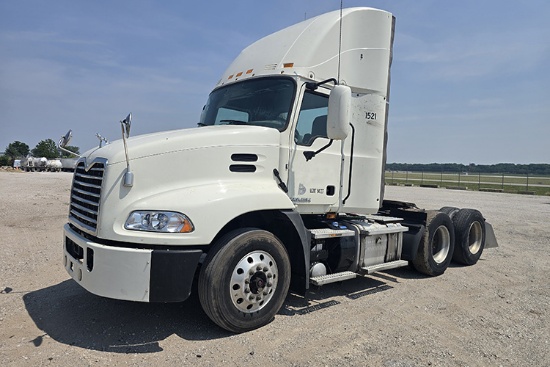 2017 MACK CXU613 Pinnacle Conventional