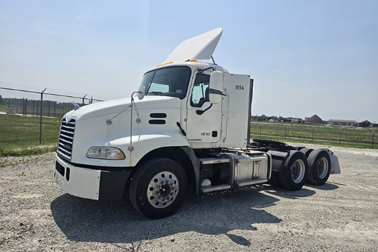 2015 MACK CXU613 Pinnacle Conventional