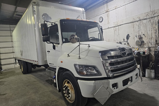 2017 HINO 338 Van Truck
