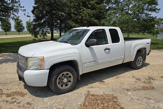 2009 CHEVROLET Silverado 1500 Extended Cab Pickup Truck