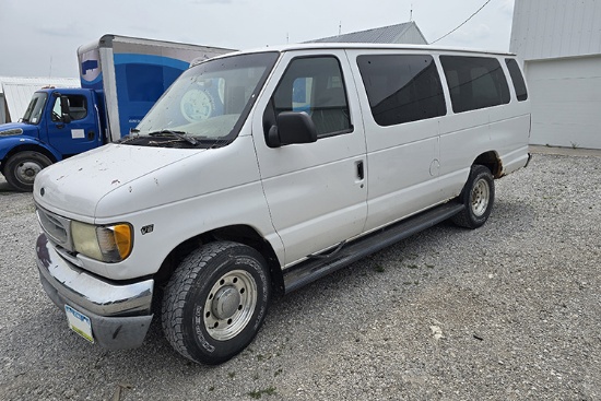 2002 FORD E350 XLT Super Duty Van