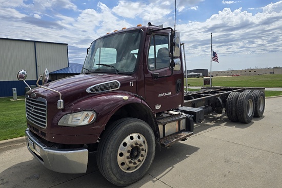 2013 FREIGHTLINER M2 106 Business Class Cab & Chassis