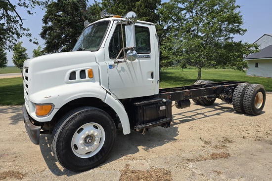 1998 FORD Louisville Cab & Chassis
