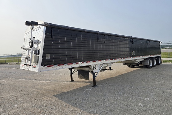 2015 WILSON Commander Tri-Axle 50 Ft. Aluminum Ag Hopper