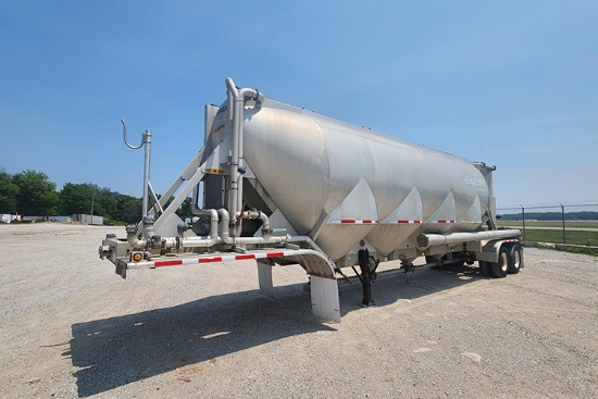 1995 J&L 99-0-381 42 Ft. 6 Inches Aluminum Pneumatic Tanker