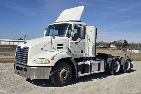 2015 MACK CXU613 Pinnacle Conventional
