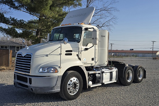 2015 MACK CXU613 Pinnacle Conventional