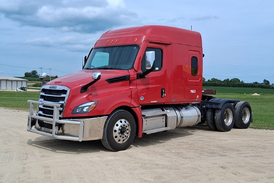 2023 FREIGHTLINER CA126 Cascadia Conventional