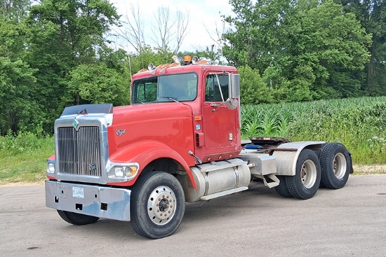 2000 INTERNATIONAL 9900 Conventional