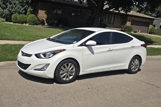 2014 HYUNDAI Elantra Automobile