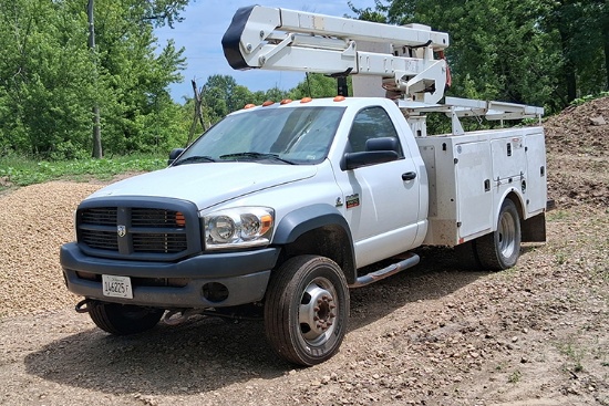 2008 DODGE 5500 Boom Truck