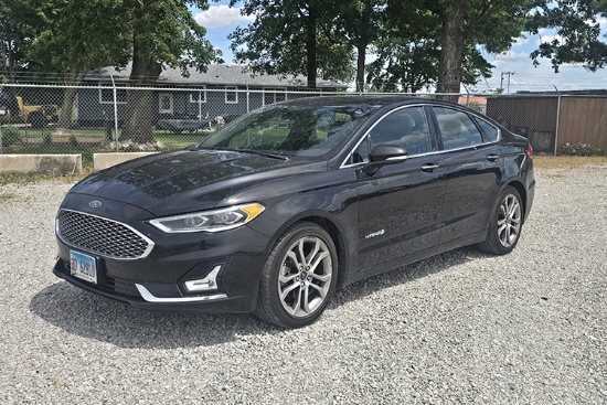 2019 FORD Fusion Titanium Hybrid Automobile