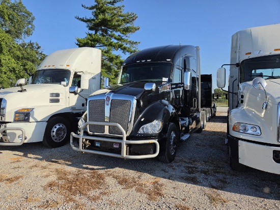 2017 KENWORTH T680 Conventional