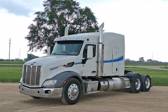 2015 PETERBILT 579 Conventional
