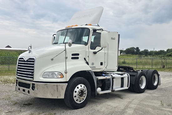 2015 MACK CXU613 Pinnacle Conventional