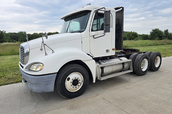 2002 FREIGHTLINER CL120 Columbia Conventional