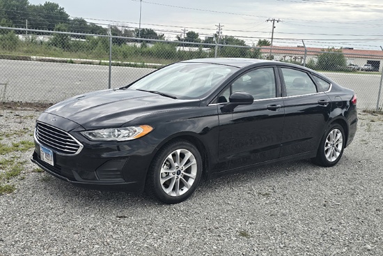 2020 FORD Fusion SE Automobile