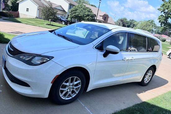2017 CHRYSLER Pacifica Minivan