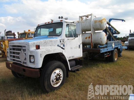 (x) 1986 IHC 1954 S/A Truck w/