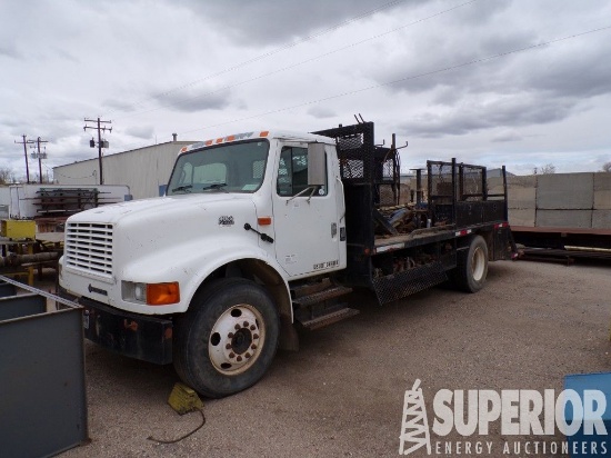 (x) (8-3) 2001 INTERNATIONAL S/A Flatbed Tool Truc