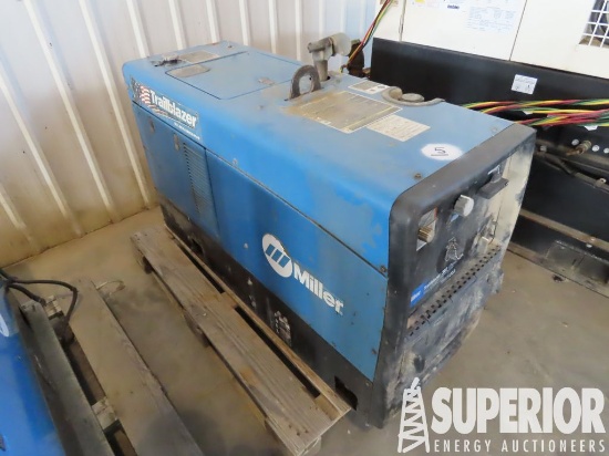 2008 MILLER Trailblazer 302 Welder/