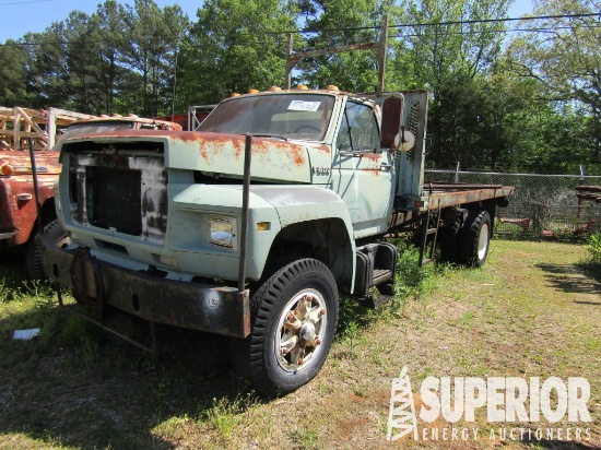 (x) (1-927) 1990 FORD F-800 S/A Flatbed Truck, VIN