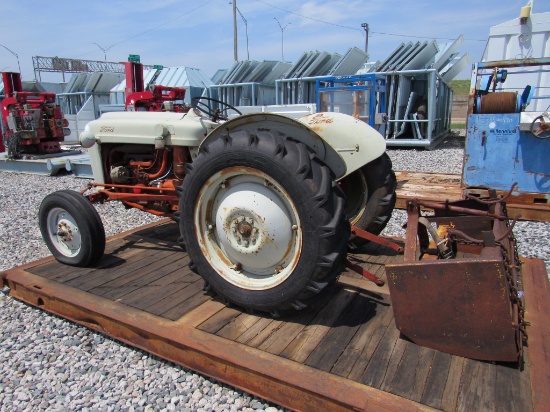 FORD 8N Jubilee Farm Tractor w/ 4-Cyl Gas Eng, PTO