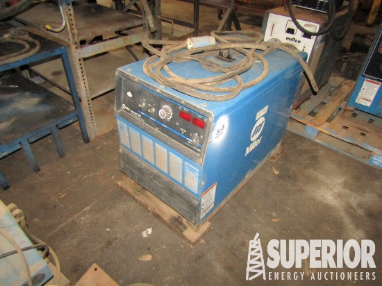 (15-13) MILLER Deltaweld 452 CV-DC Welding Power S