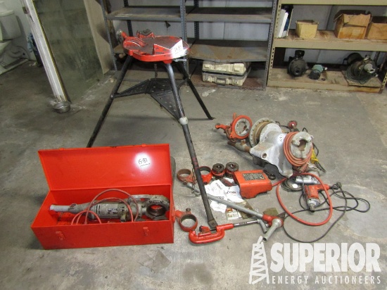 (15-87) RIDGID 300 Pipe Threader, RIDGID 700 Hand