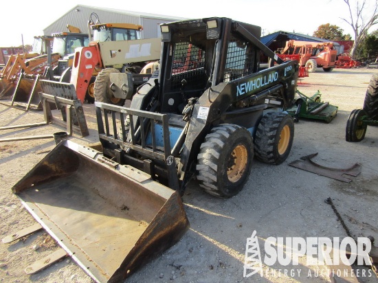 (1-52A) NEW HOLLAND Skid Steer w/6' Bucket & Forks