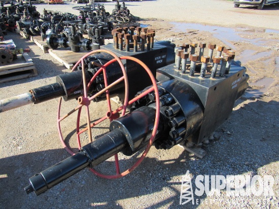 FLS-R 7-1/16" 15,000# Studded Manual Frac Valve (T