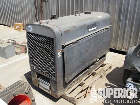 LINCOLN Classic IIID Portable AC/DC Welding Machin