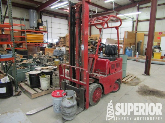 (20-683) CLARK 2000# Shop Forklift p/b 4-Cyl LP En
