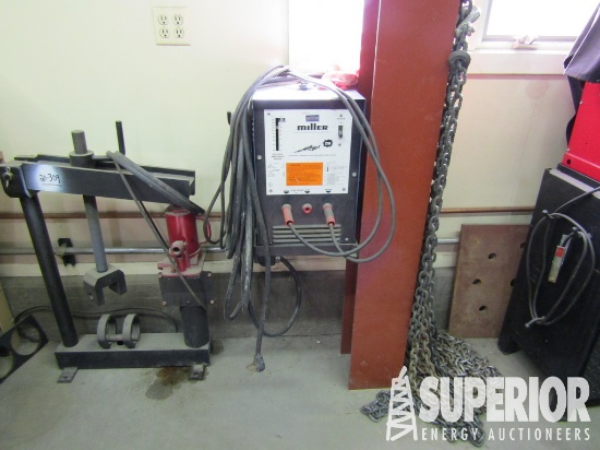 (20-306) MILLER Thunderbolt 225Y Arc Welder w/Weld