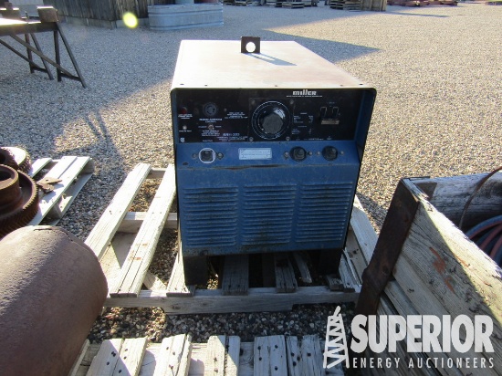 (20-306A) MILLER SRH-303 Constand Current DC Arc W