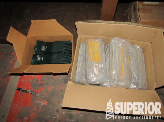 (20-495) Large Lot of BEST Coated Fabric Work Glov