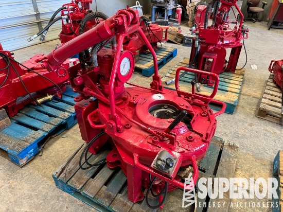 OIL COUNTRY Hyd Tubing Tong w/Hyd Backup & NEW Pig