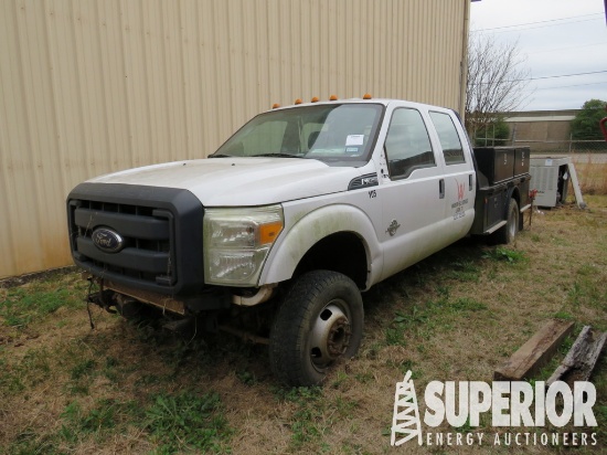 2015 FORD F350 4WD Crew Cab Flatbed Truck