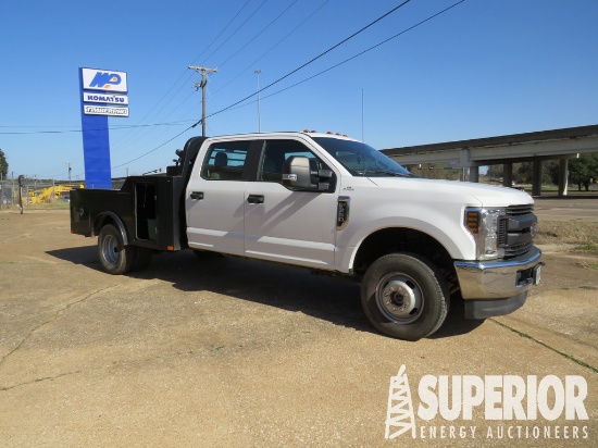 2019 FORD F350 4WD Crew Cab Flatbed Truck