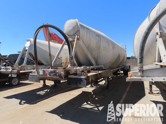 2000 VANTAGE 1250 Cu Ft T/A Pneumatic Trailer