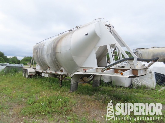 1996 BEALL TRAILERS 1240 Cu Ft T/A Pneumatic Trailer