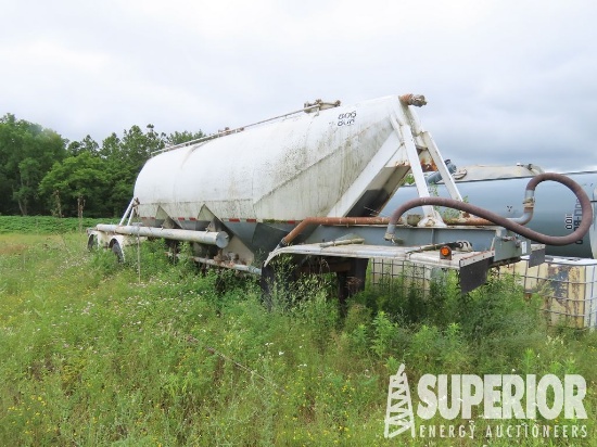 1969 FRUEHAUF 1100 Cu Ft T/A Pneumatic Trailer